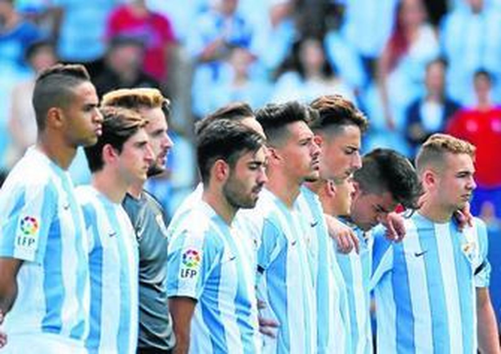 Algunos jugadores del Malagueño, antes de arrancar un partido.