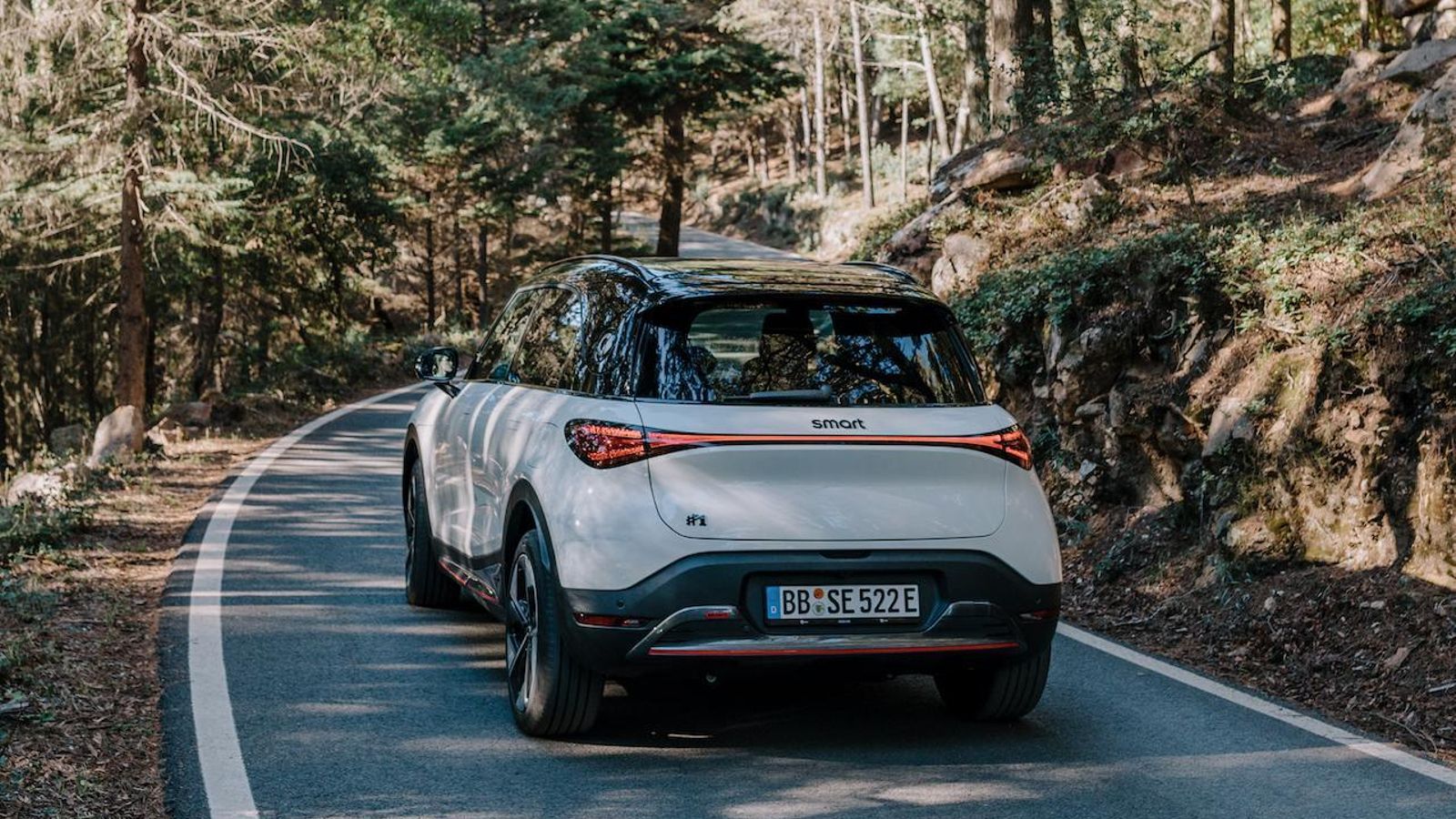 Inicialmente, el Smart #1 se pone a la venta con cuatro niveles de equipamento y dos de potencia, incluyendose así la versión Brabus de tracción total en la gama de lanzamiento.