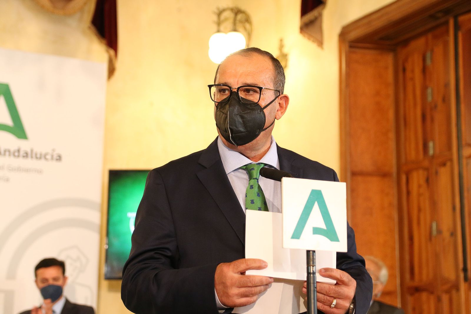 Fotogalería de la entrega de banderas por el Día de Andalucía
