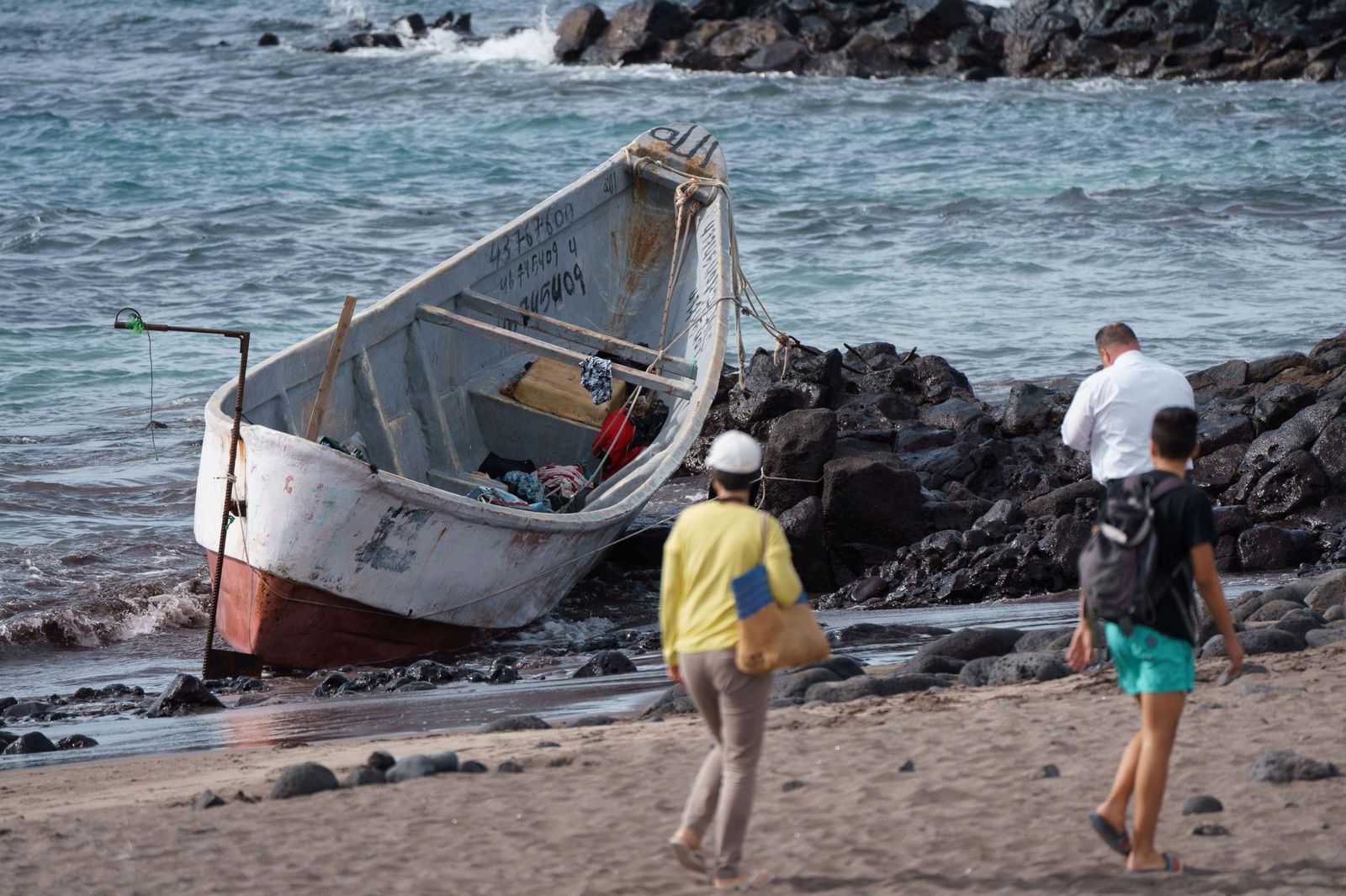 El primer cayuco que ha llegado a Canarias este 2025.