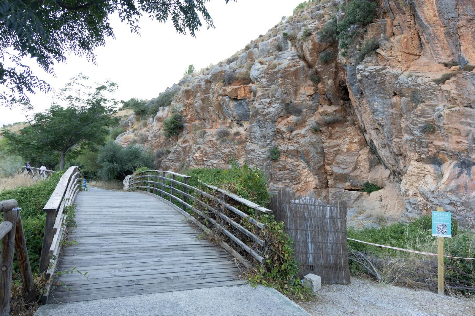 El camino está lleno de esculturas y poesías para amenizar el trayecto.