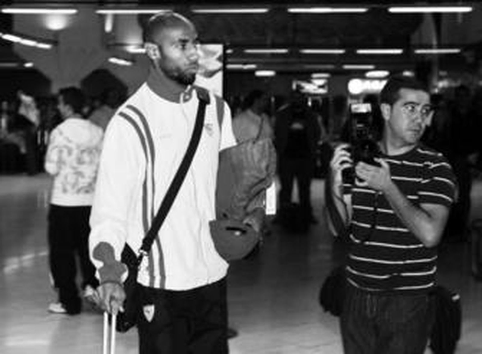 Kanoute, baja para Almería, Stuttgart, Málaga y Lieja, en un viaje.