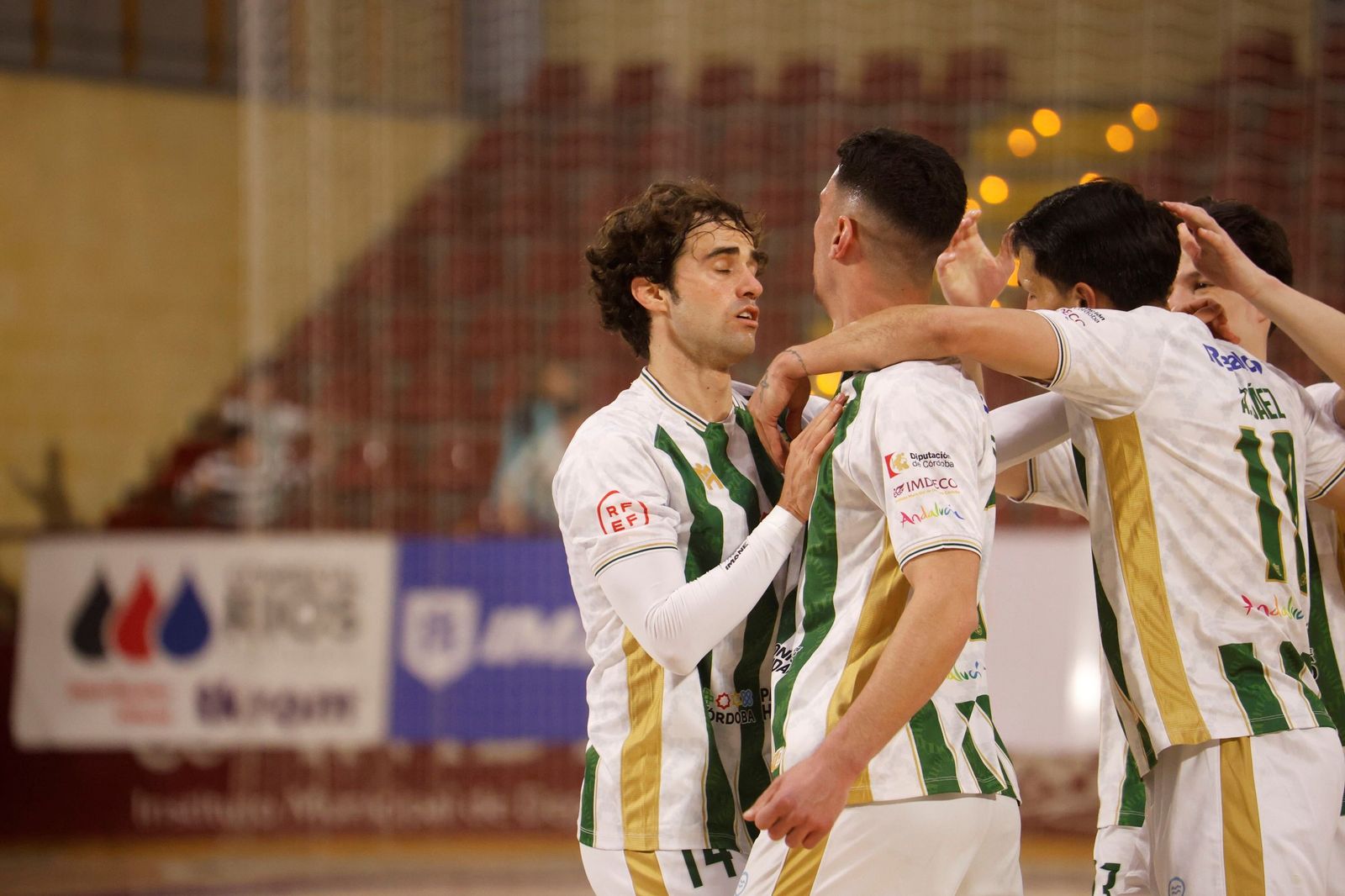 Las mejores fotos del ambiente en Vista Alegre para el Córdoba Futsal - O Parrulo Ferrol