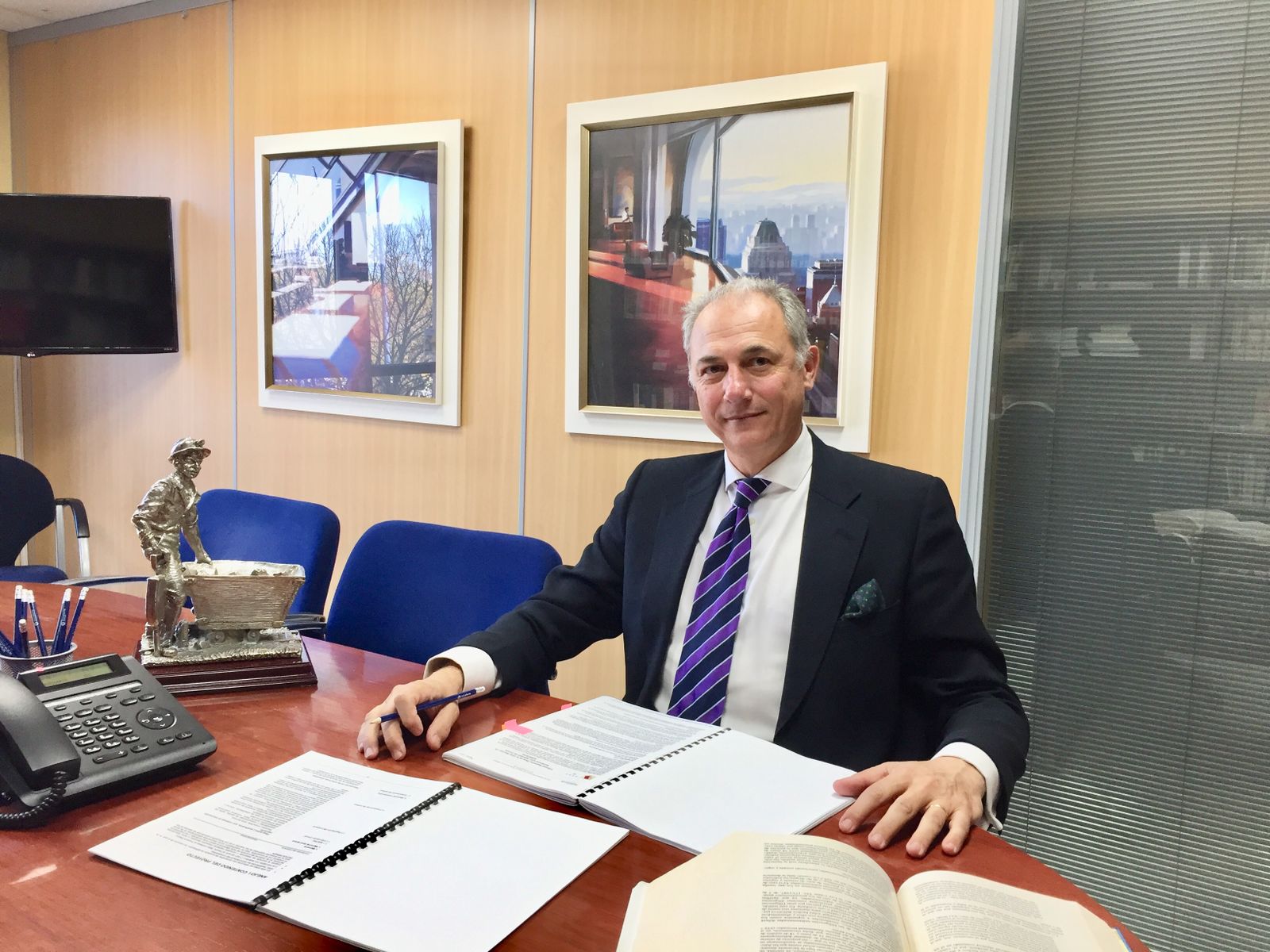 Eduardo Olarte, en su despacho de Sevilla