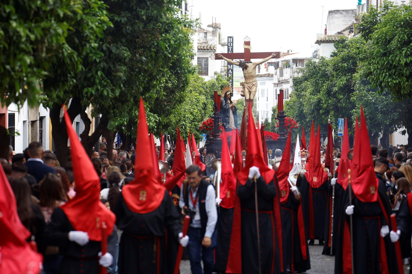 La procesión de la Caridad en este Jueves Santo de Córdoba, en imágenes