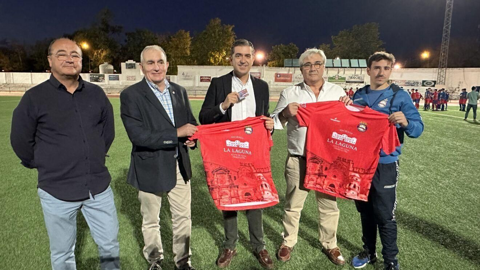 Pepe Cañero, segundo por la izquierda, en la presentación oficial del equipo en agosto.