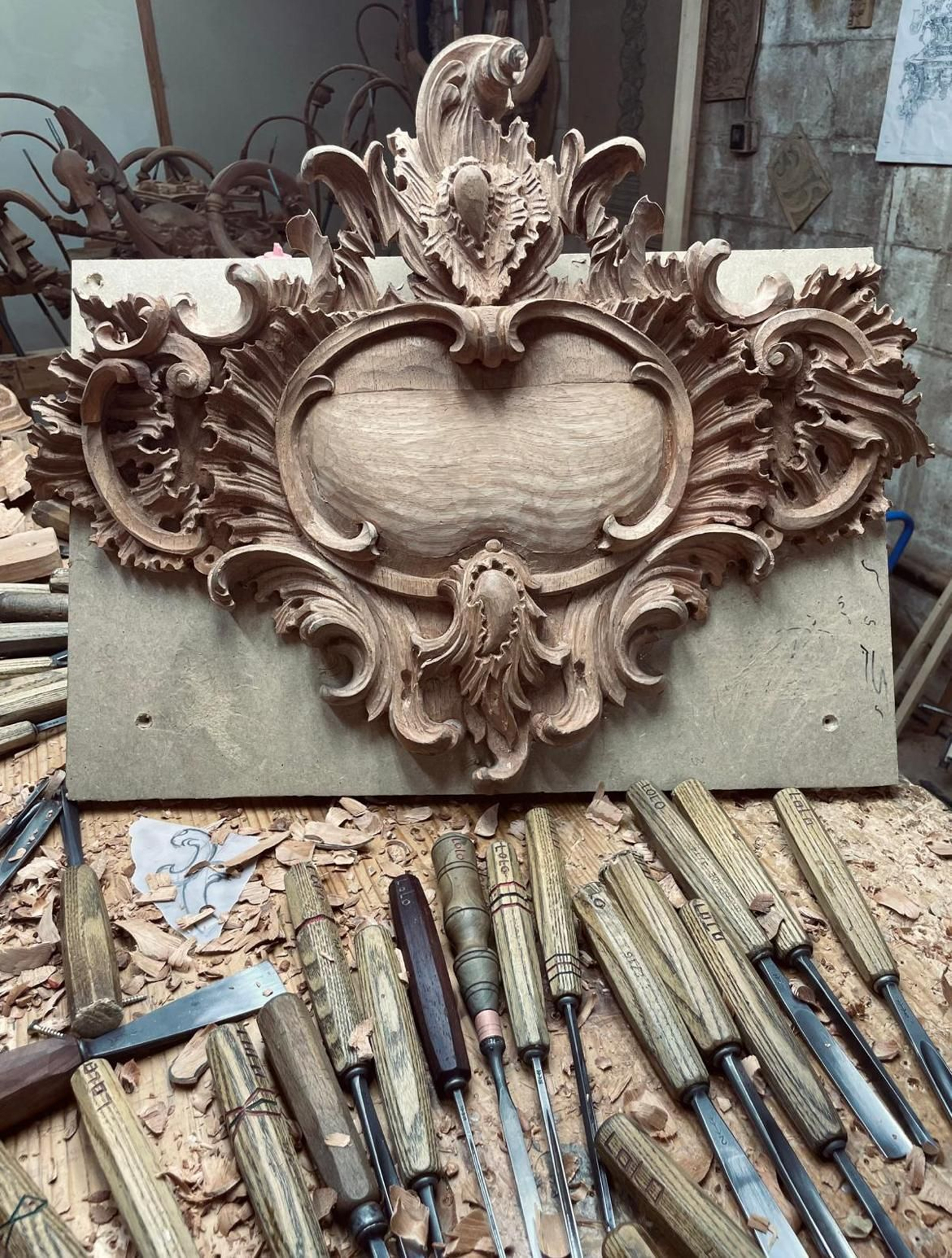 Detalle de la cartela central de las andas