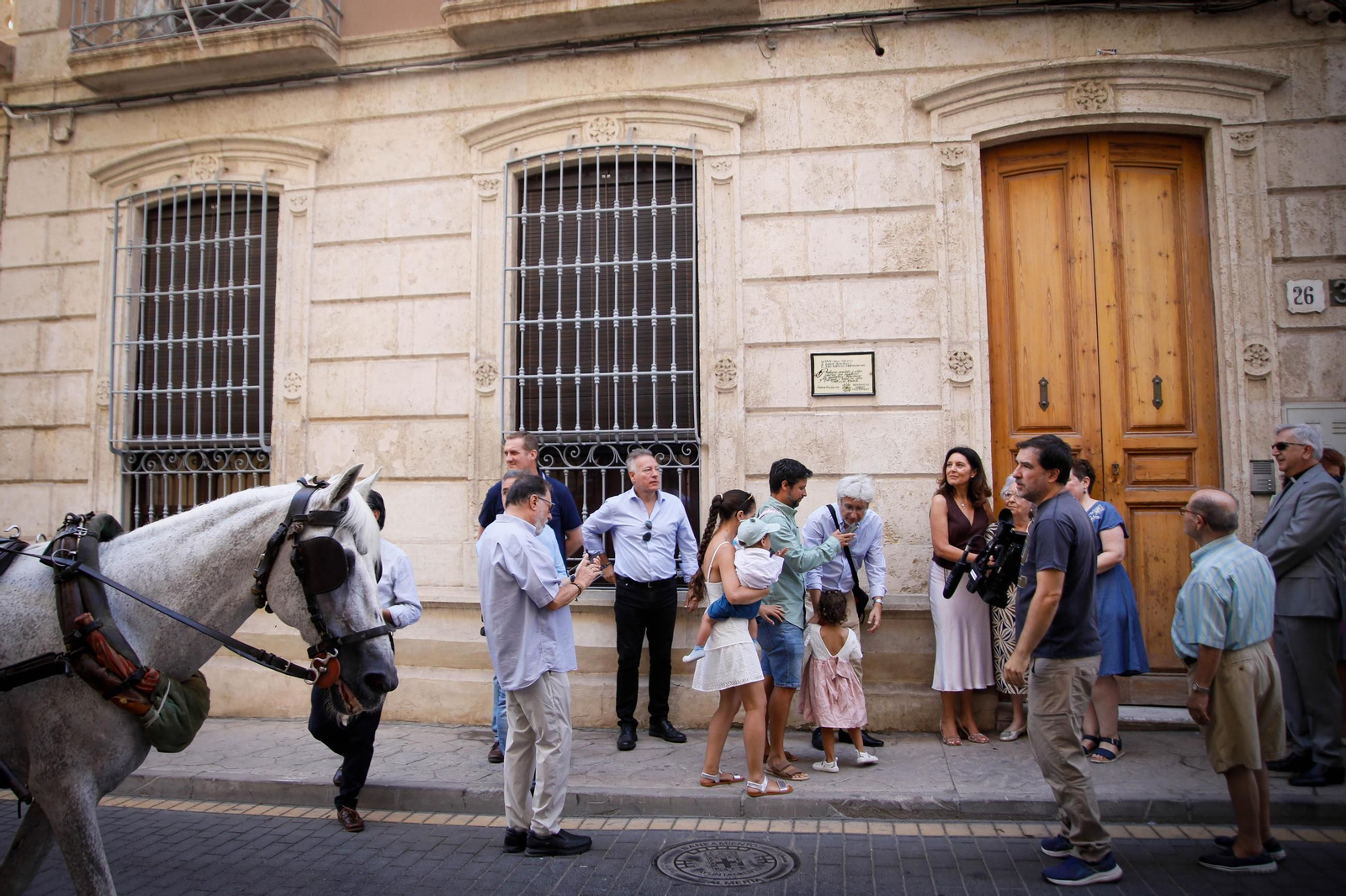 La Asociación de Vecinos del Casco Histórico inaugura una placa en homenaje al periodista Juan Martínez Martín 'Volapié'