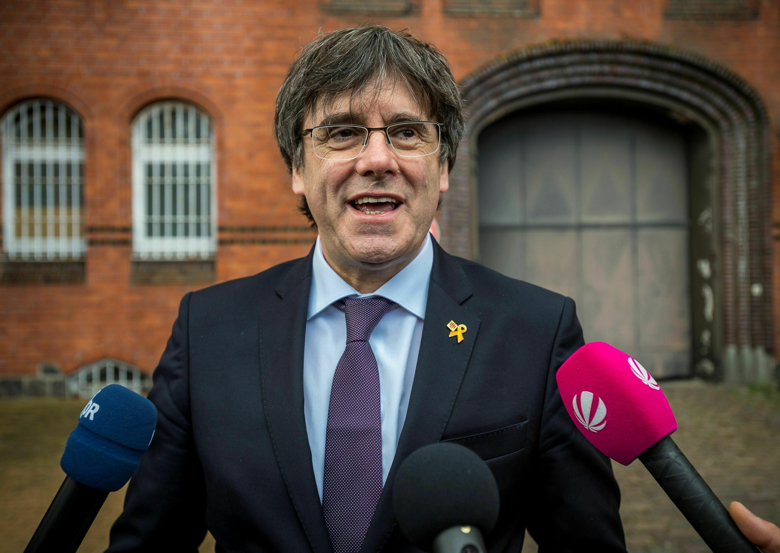 Carles Puigdemont. Carles Puigdemont.