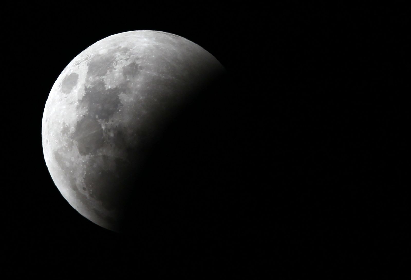El eclipse lunar desde el Planetario de La ciudad de buenos Aires (Artgentina).