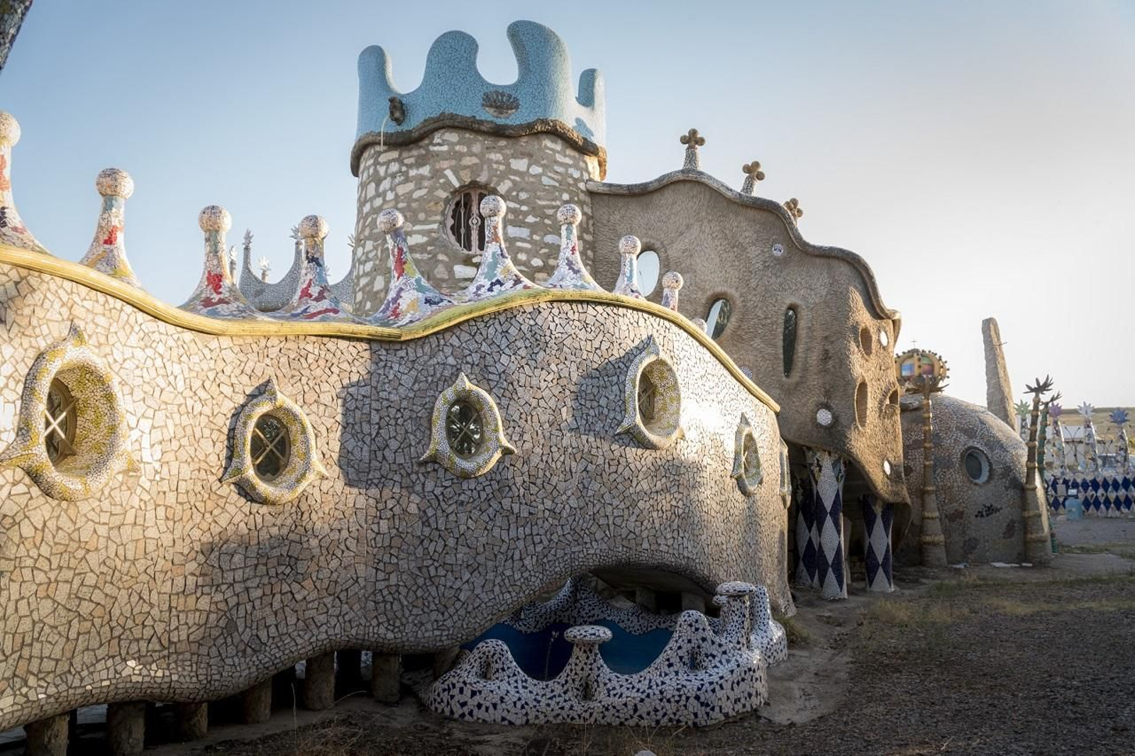 El bello castillo modernista al estilo "Gaudí" que podrás visitar a un salto de Huelva: "Una joya arquitectónica"