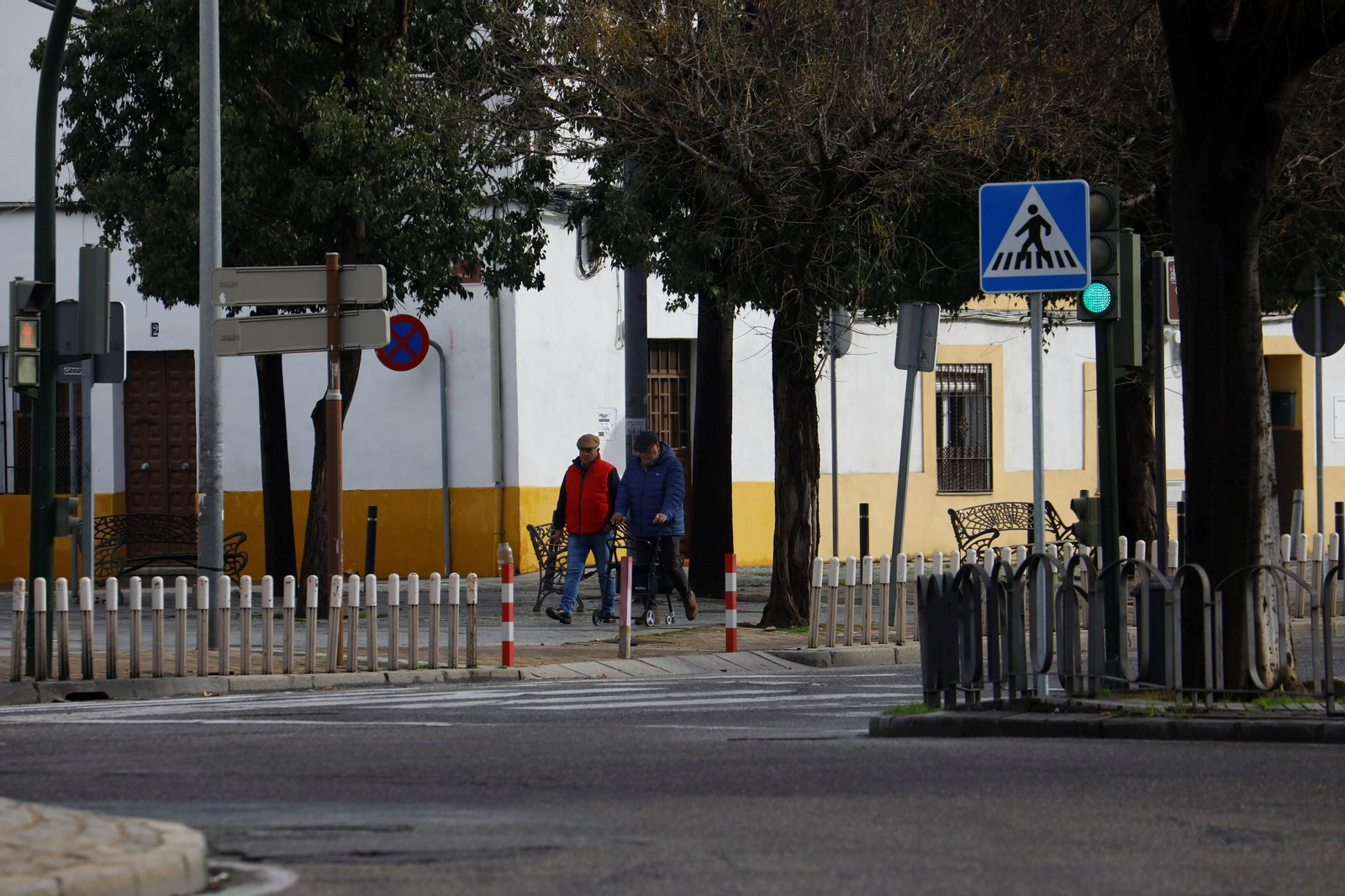 Un recorrido en imágenes por el barrio cordobés del Campo de la Verdad un día de invierno
