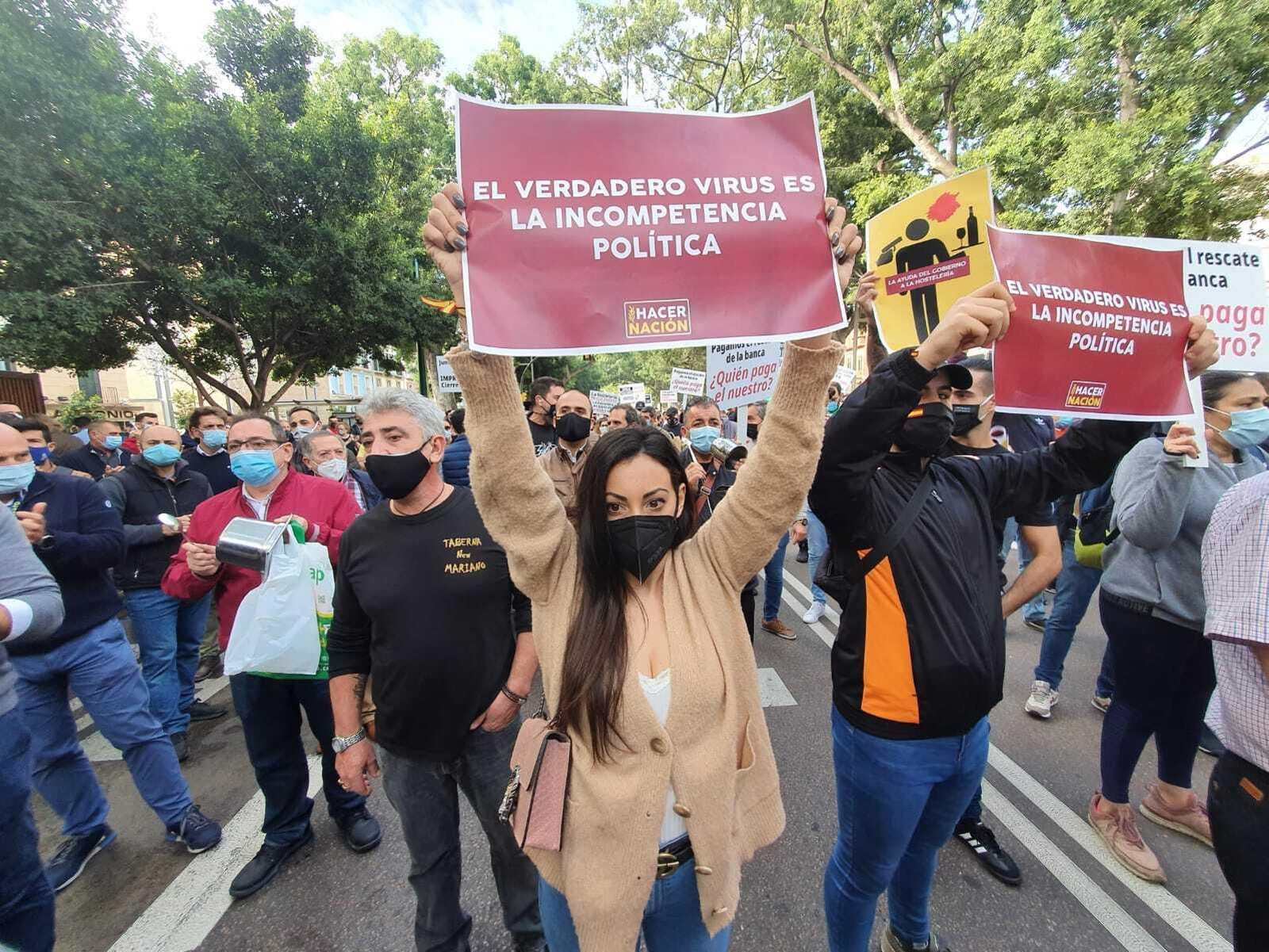 Fotos de la cacerolada de los hosteleros en Málaga, contras las medidas del Covid
