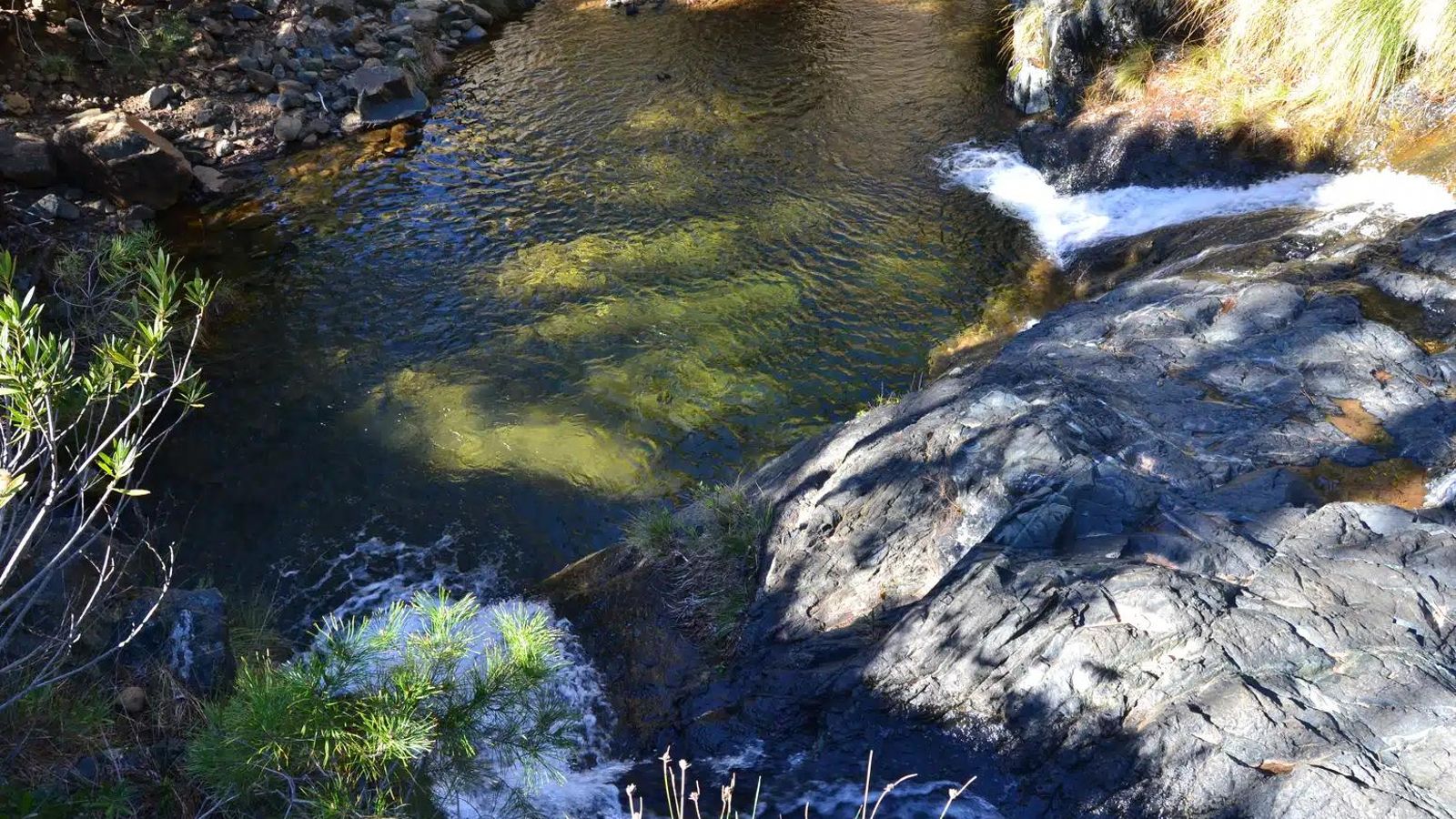 La tranquilidad y belleza del Charco Azul de Jubrique. La tranquilidad y belleza del Charco Azul de Jubrique.