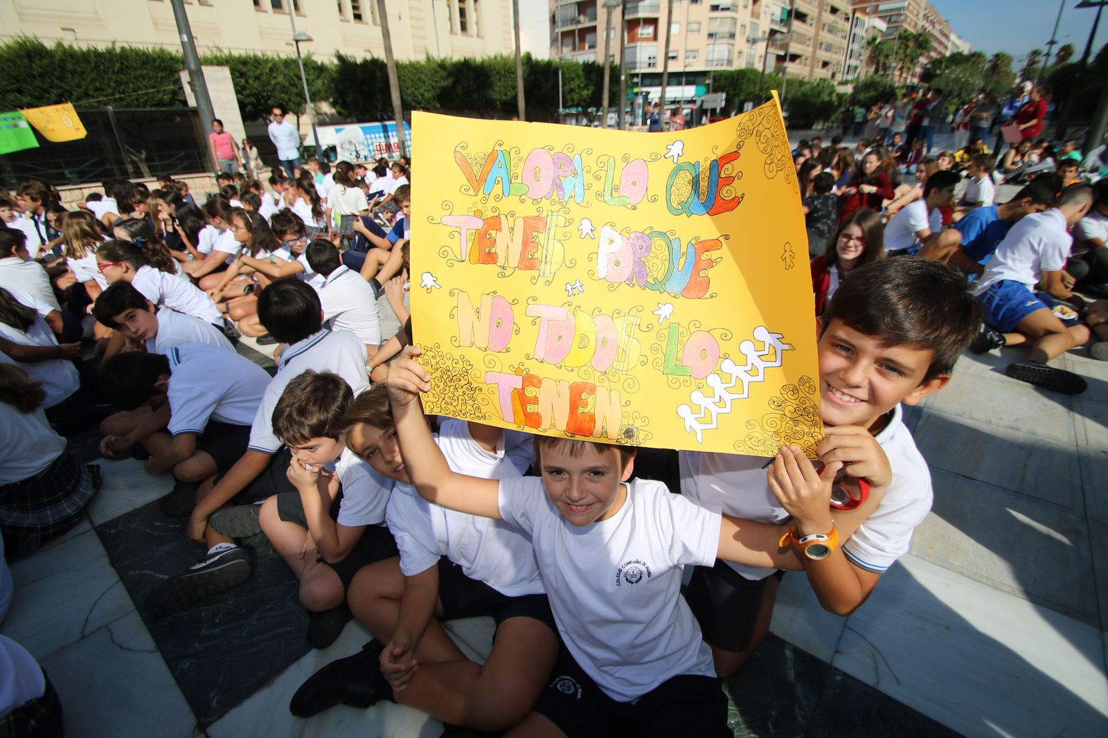 Alumnos reunidos en ediciones anteriores con motivo de la Semana Contra la Pobreza.