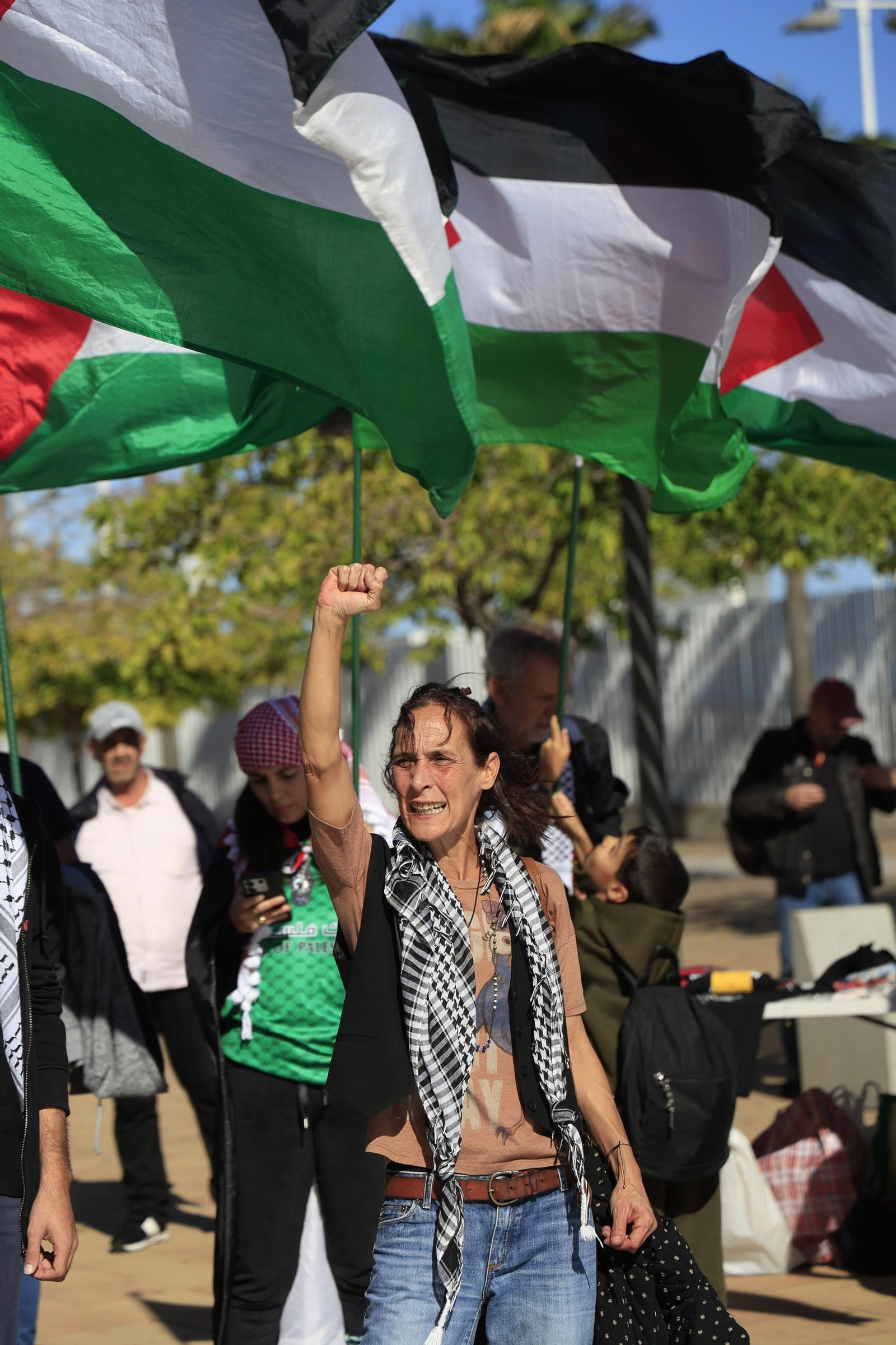 Fotos de la protesta en Algeciras contra el envío de armas a Israel