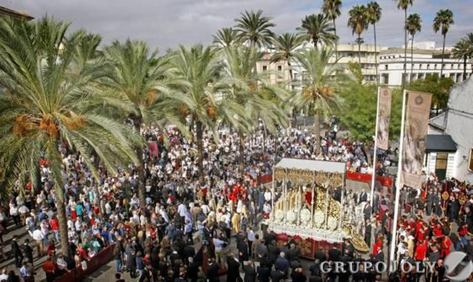 La dolorosa de 'los Judíos' recibe ante Santo Domingo la Medalla de Oro de la ciudad

Foto: Pascual
