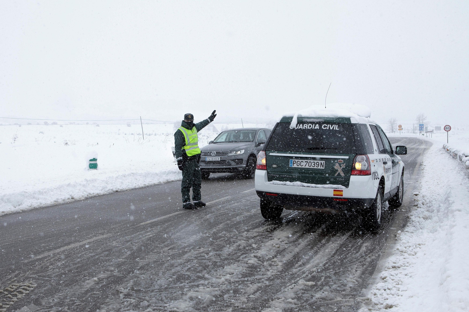 El segundo día del temporal 'Filomena' en imágenes: más nieve y caos