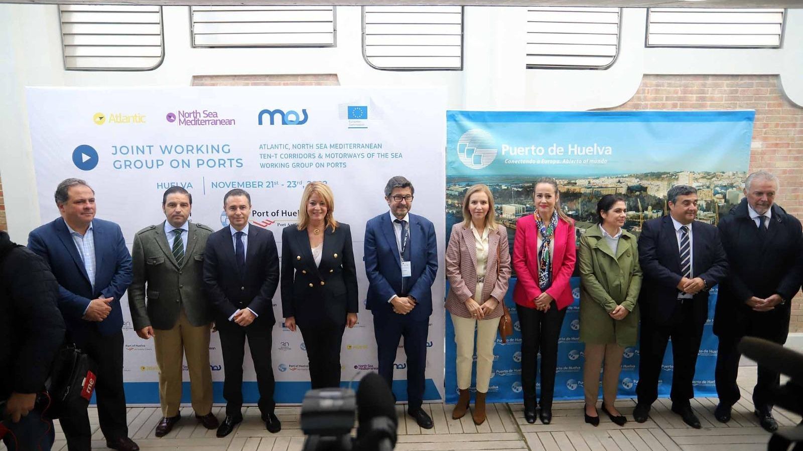 Las autoridades presentes en la jornada inaugural.