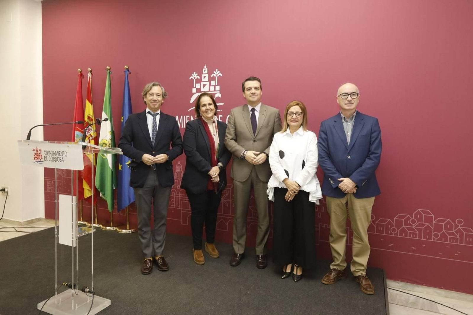 Foto de familia de la presentación del congreso