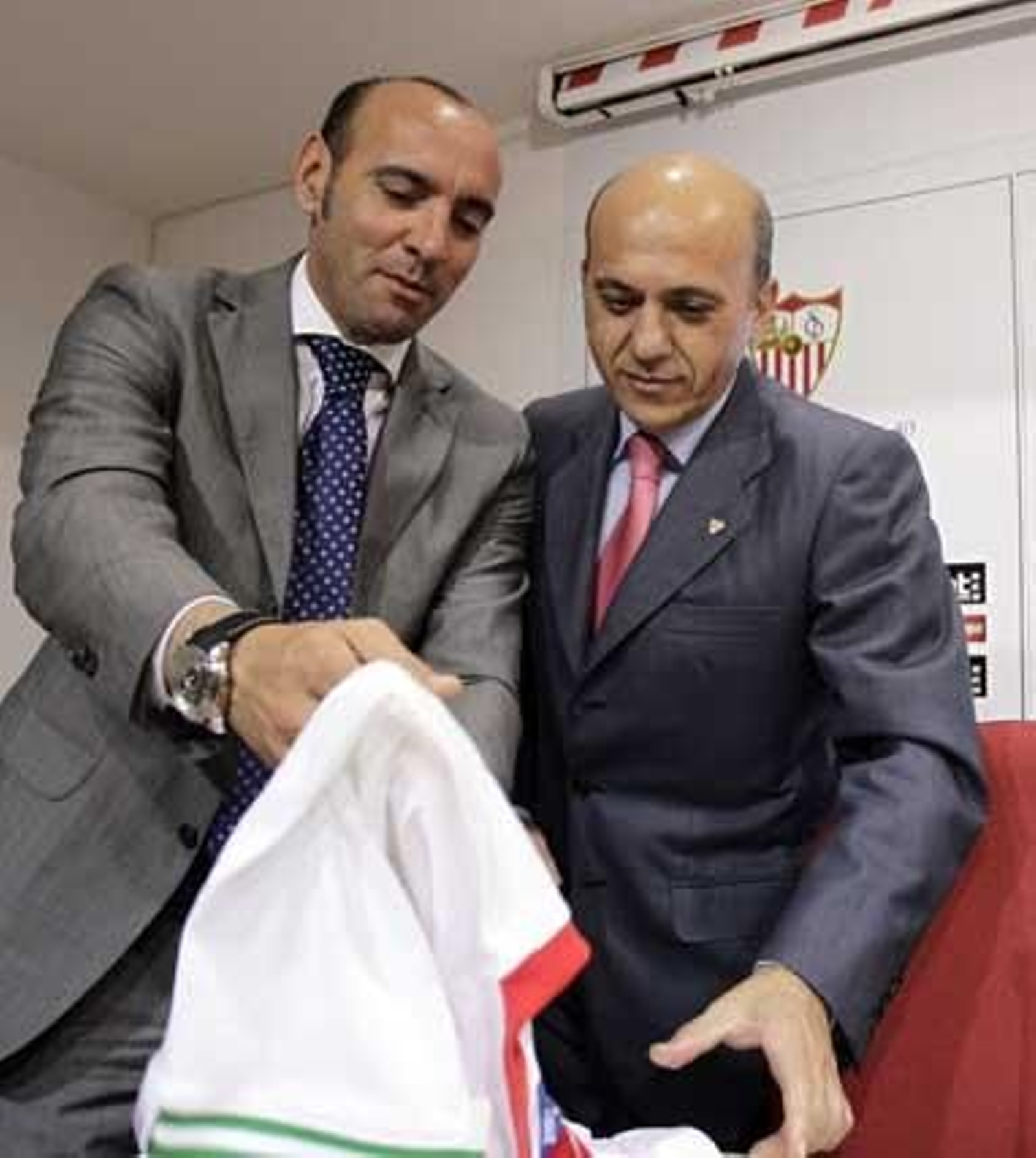 Monchi: "Navas y Luis Fabiano continuarán en el Sevilla"