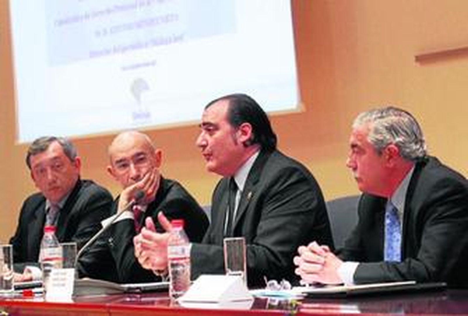 De izquierda a derecha, Antonio Méndez, Antonio García, Miguel Julián Collado y José Luis González, ayer.