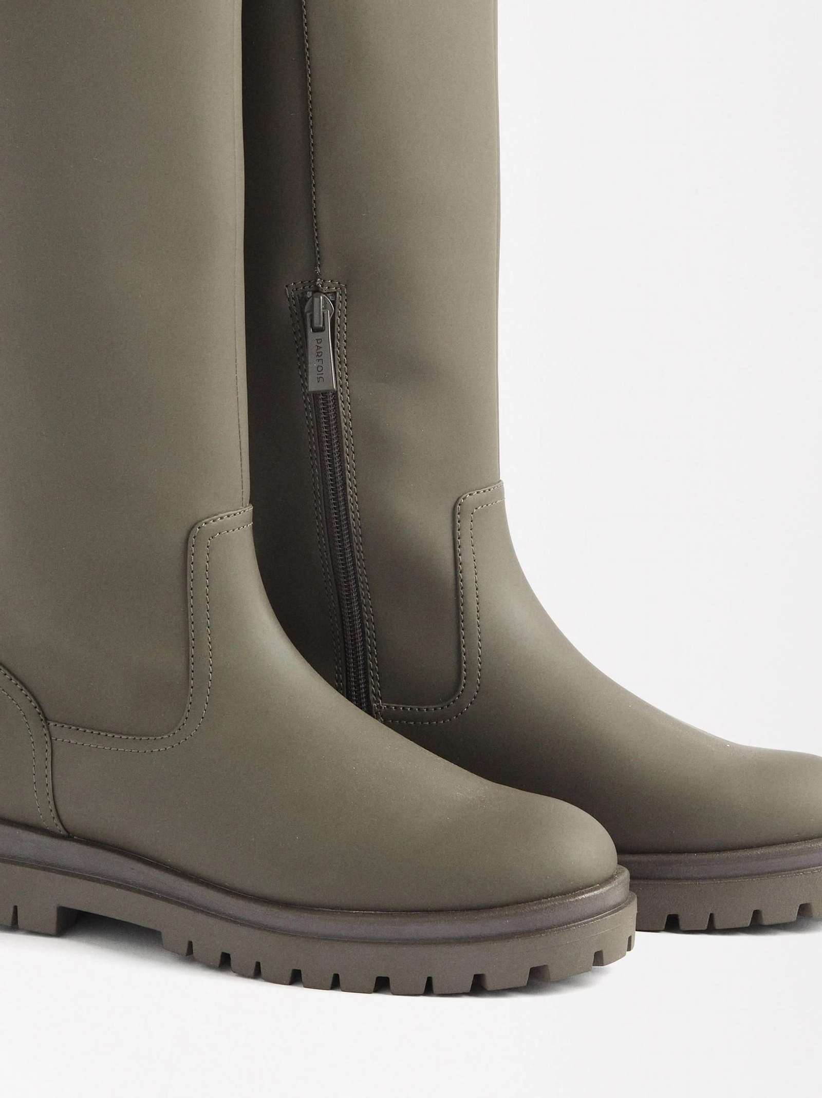 Cómodas y muy favorecedoras, así son las nuevas botas de agua de Parfois