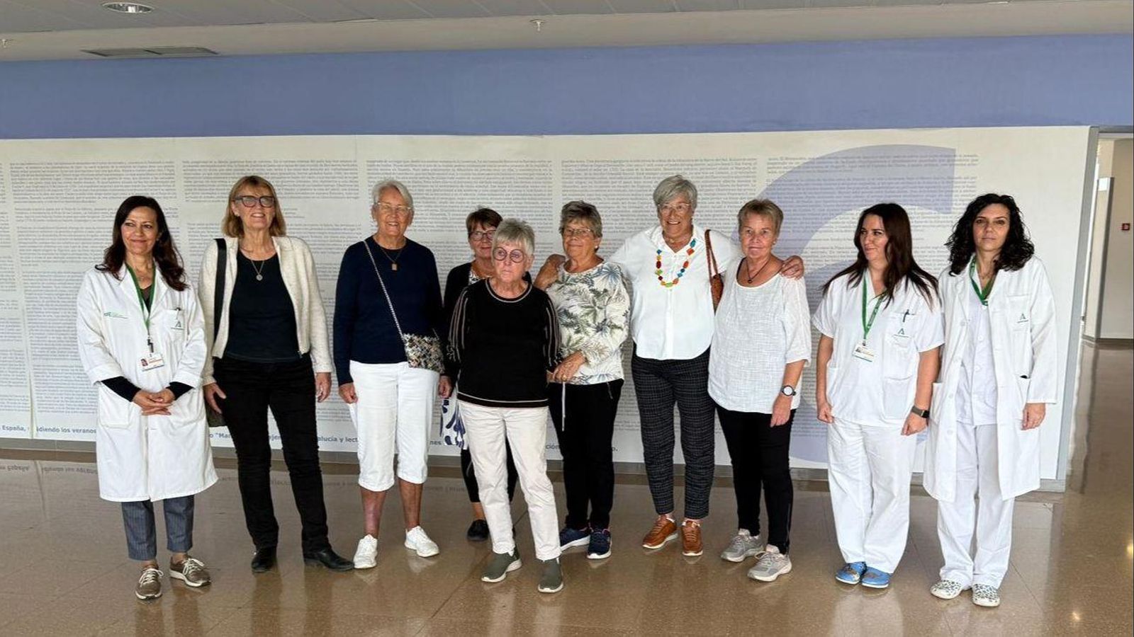 Un grupo mujeres nórdicas visitan el Clínico San Cecilio