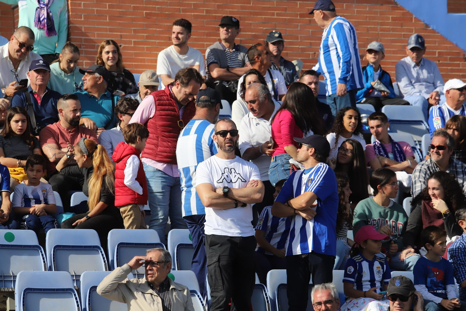 Imágenes del gran ambiente en el Nuevo Colombino para ver el  Recre-Burgos