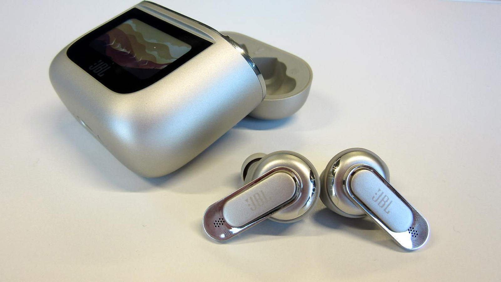 Auriculares JBL Tour Pro 2, con pantalla inteligente