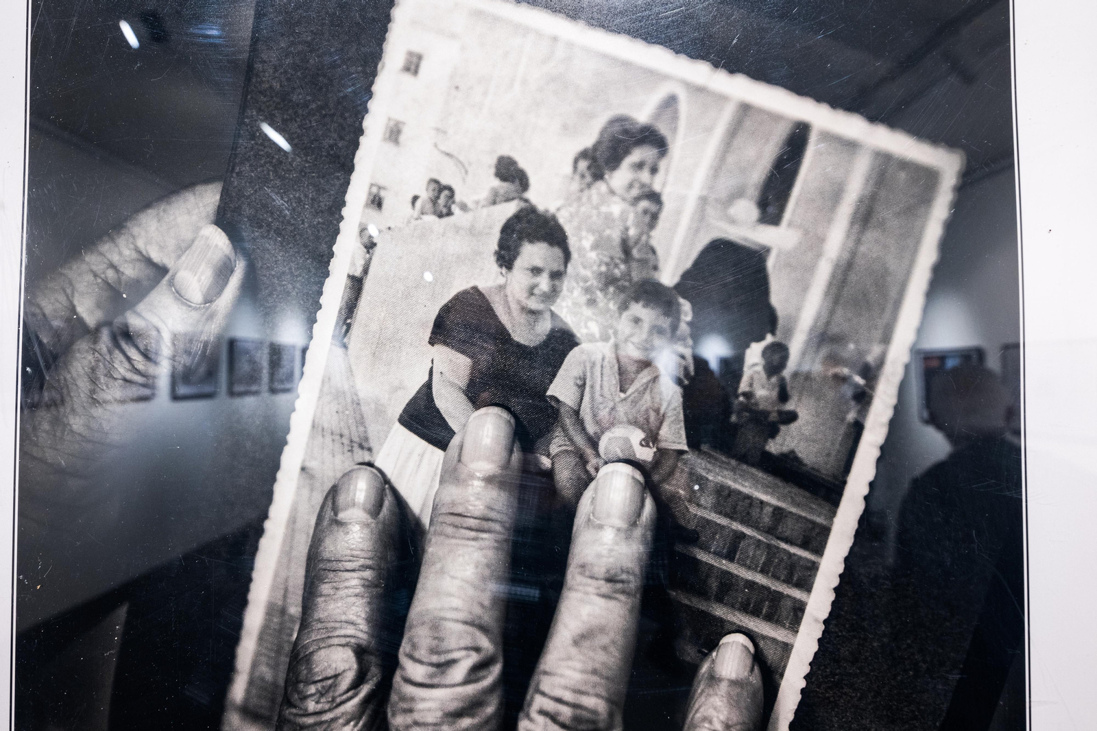 Las imágenes de la inauguración de la exposición 'Nostalgia de juventud' en San Fernando