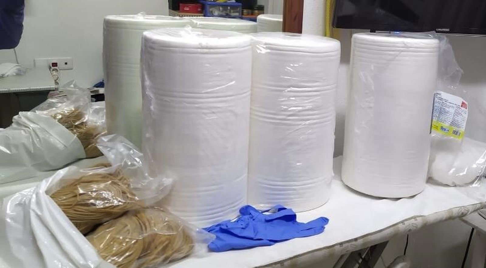 Material que están utilizando en la confección de mascarillas.