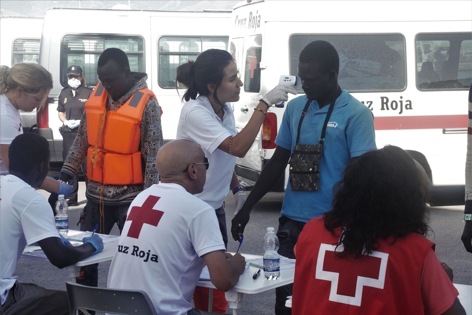 El Puerto de Motril recibió ayer a otros 98 inmigrantes.