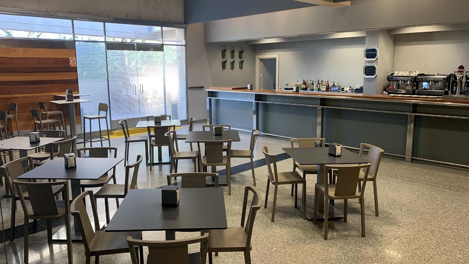 La nueva cafetería del tanatorio de Servisa.