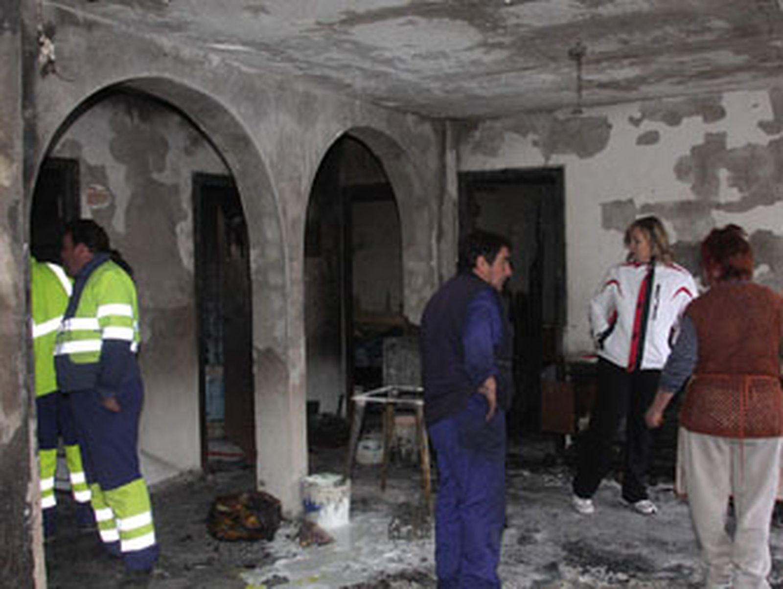 Una mujer sufre quemaduras al intentar apagar un incendio en su casa en ...