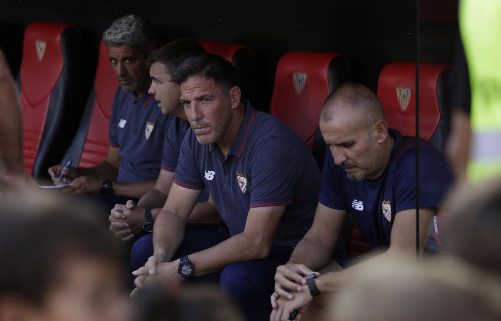 El entrenador del Sevilla, Eduardo Berizzo, en el banquillo sevillista ayer.
