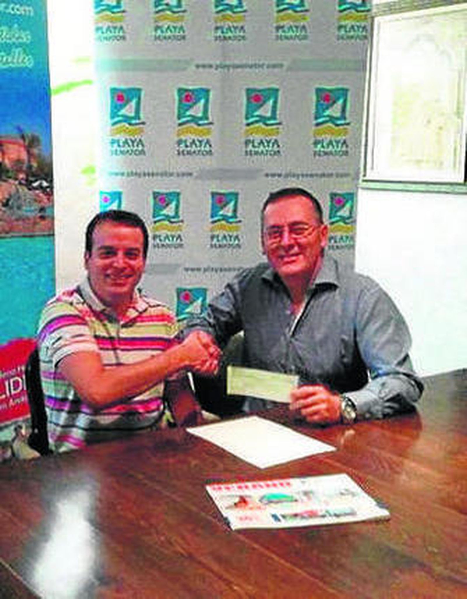 Entrega del cheque.