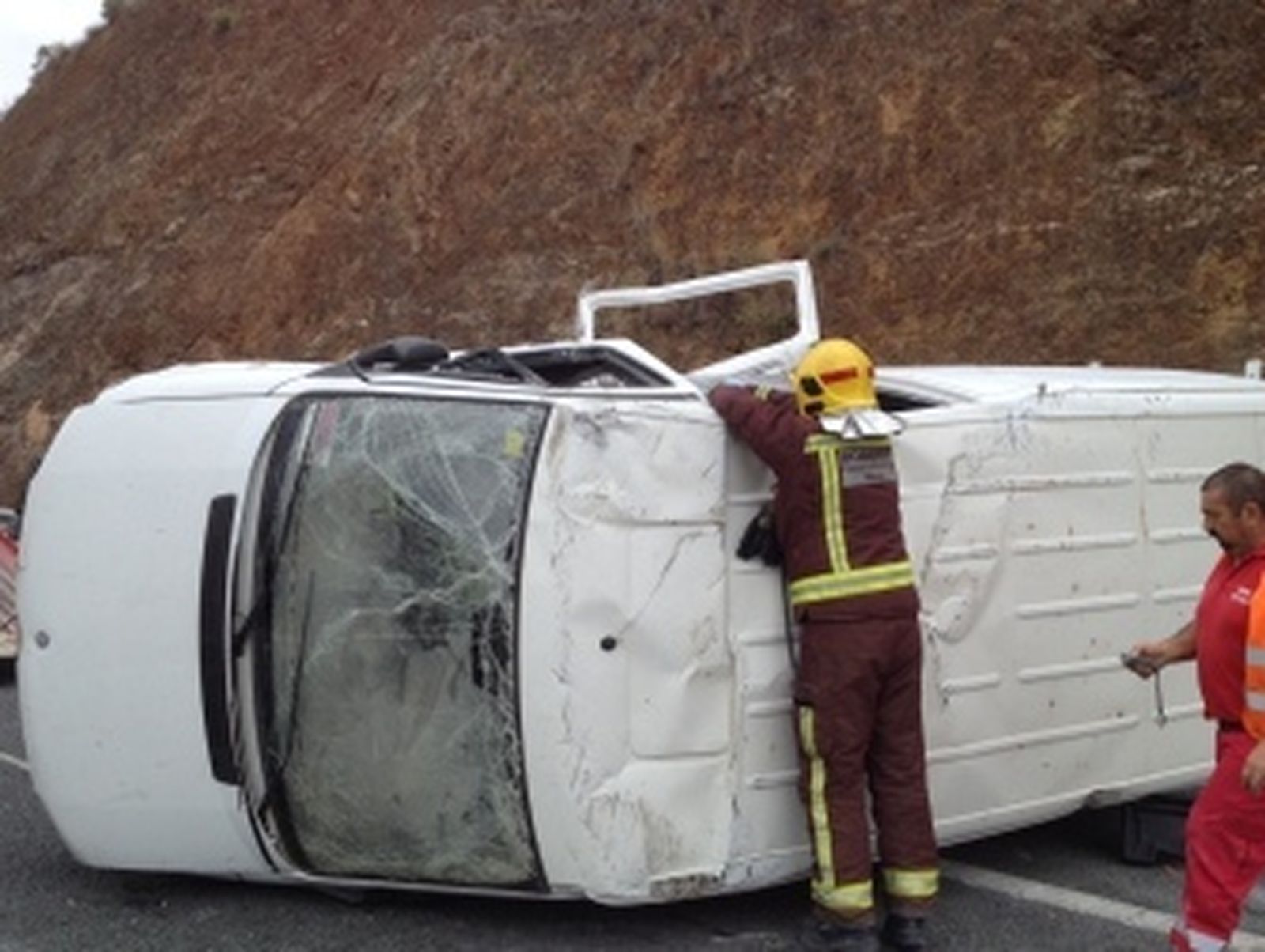 El número de fallecidos en accidentes de tráfico desciende un 12% en 2013
