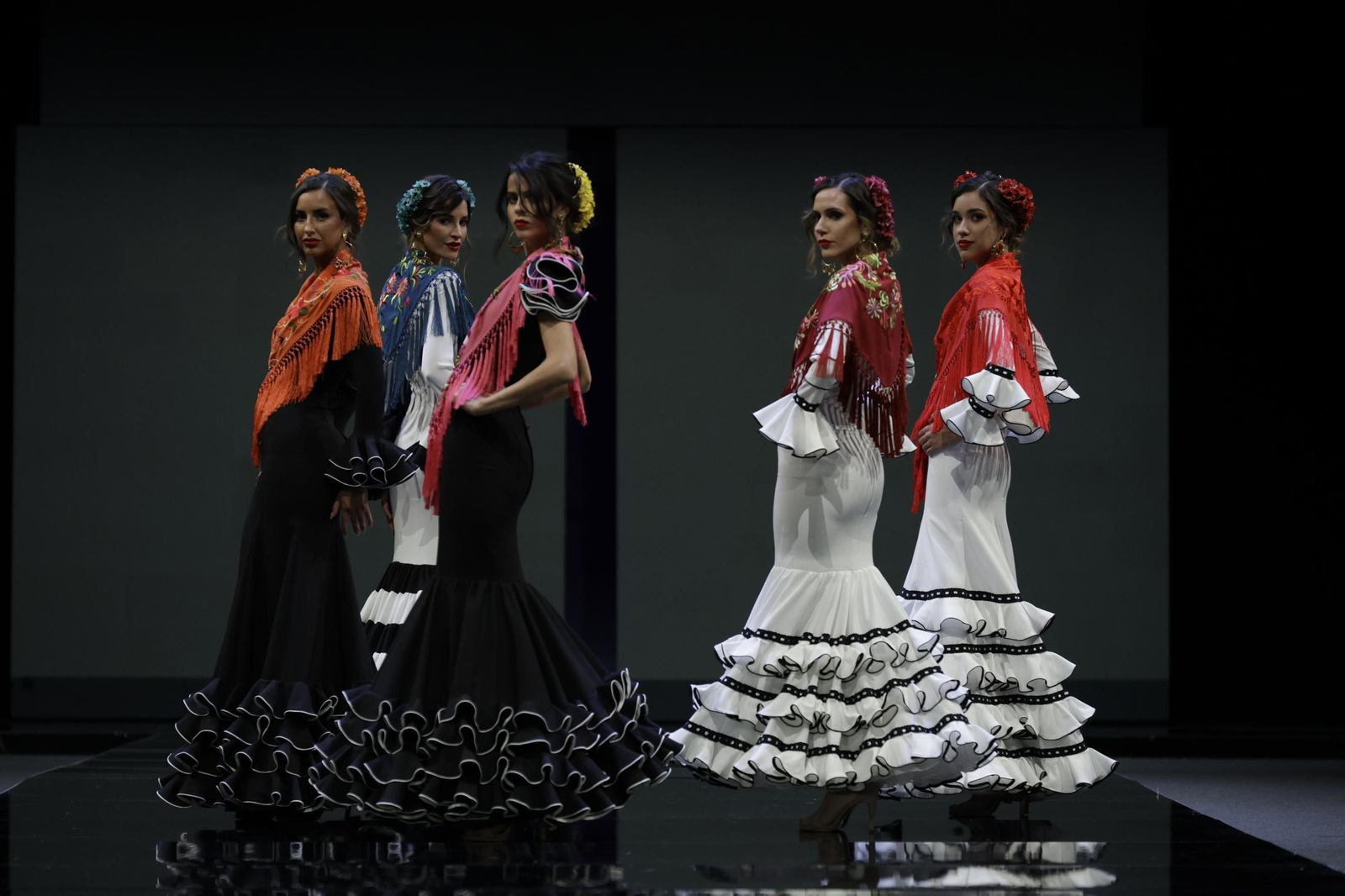 Desfile de Hermanas Serrano en SIMOF 2025, todas las fotos