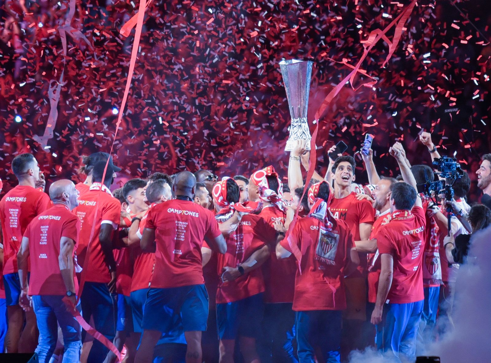 La celebración del Sevilla en el Ramón Sánchez-Pizjuán, en imágenes