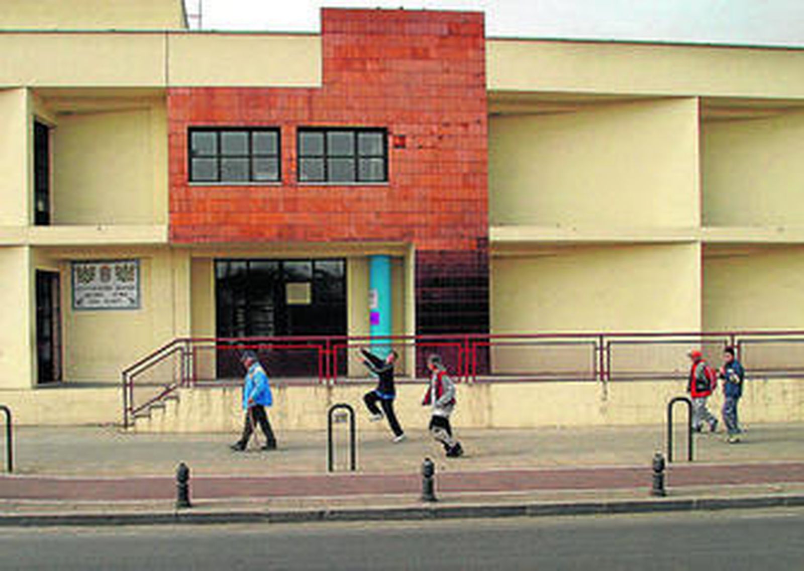 Foto de la fachada del Centro Cívico del Zaidín.