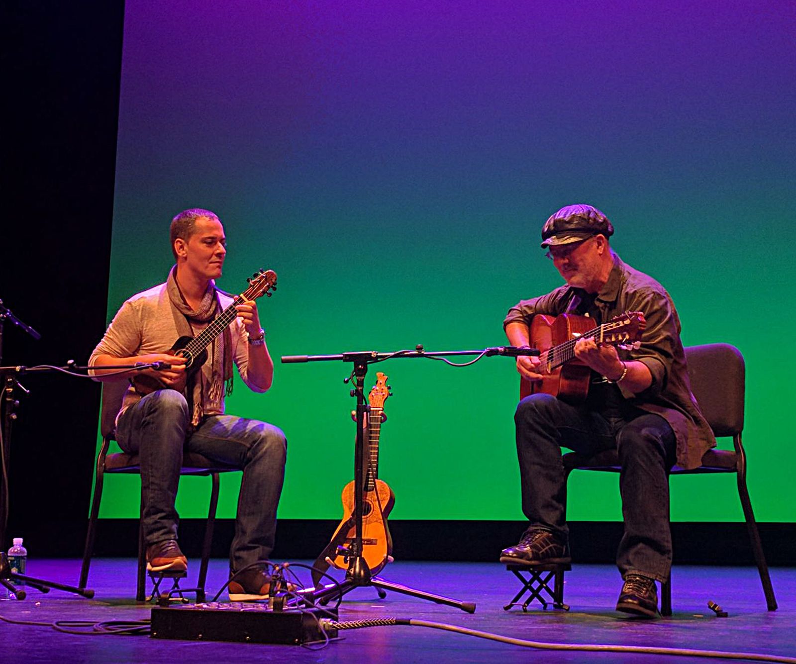 El Canario Germán López a la izquierda y el isleño,  Antonio Toledo, a la derecha en una de sus actuaciones.