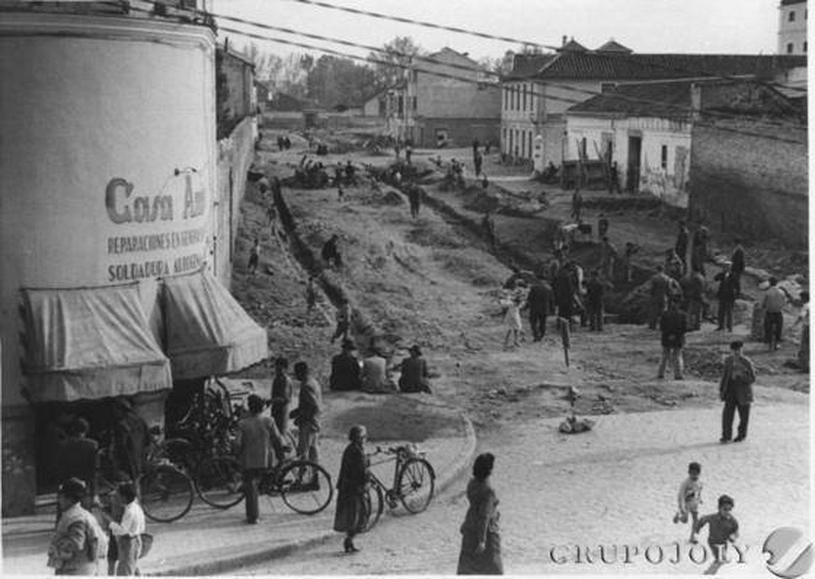 Una calle de huertas engullida hoy por la ciudad