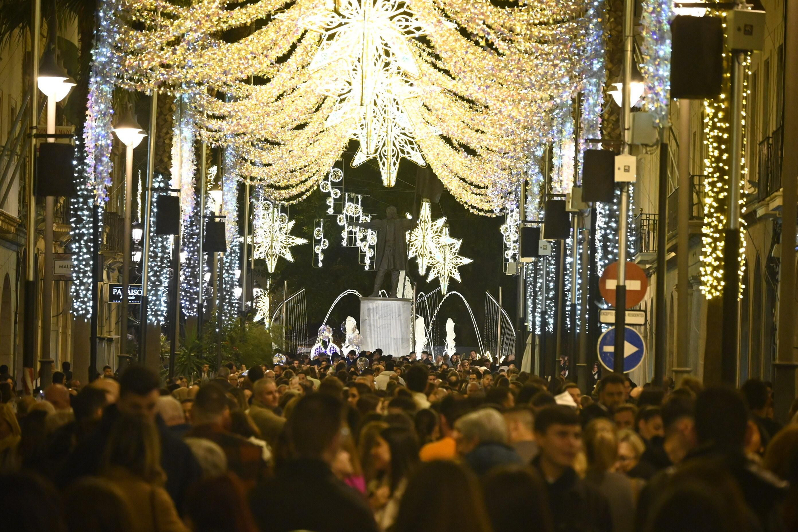 Imágenes del alumbrado navideño en las calles de Huelva