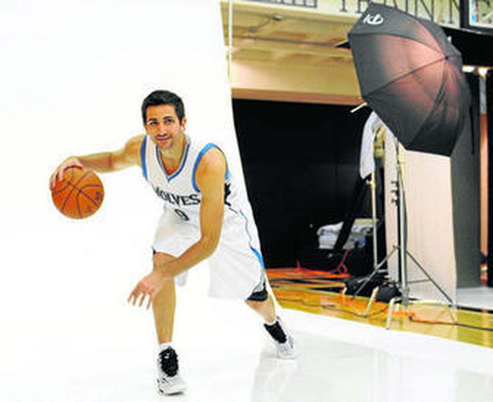Ricky, con esguince de tobillo, celebró su nuevo contrato repartiendo 17 asistencias.