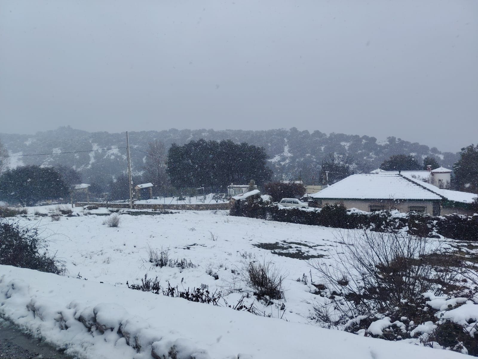 Las fotos de la previa de la borrasca Leonardo: nieve en Prado Negro y el río Genil en Granada, crecido