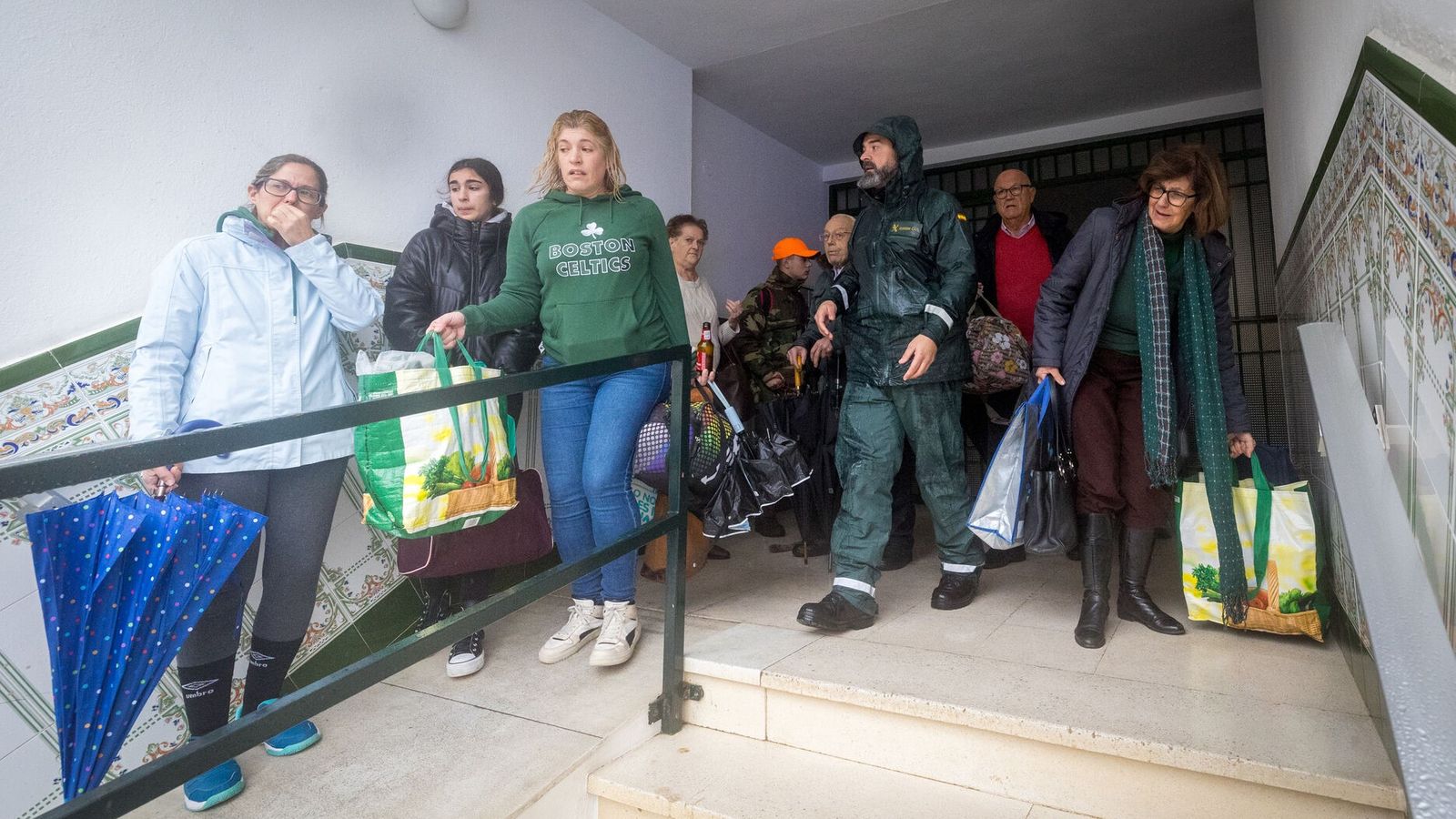 Varios de los vecinos afectados por los desalojos.