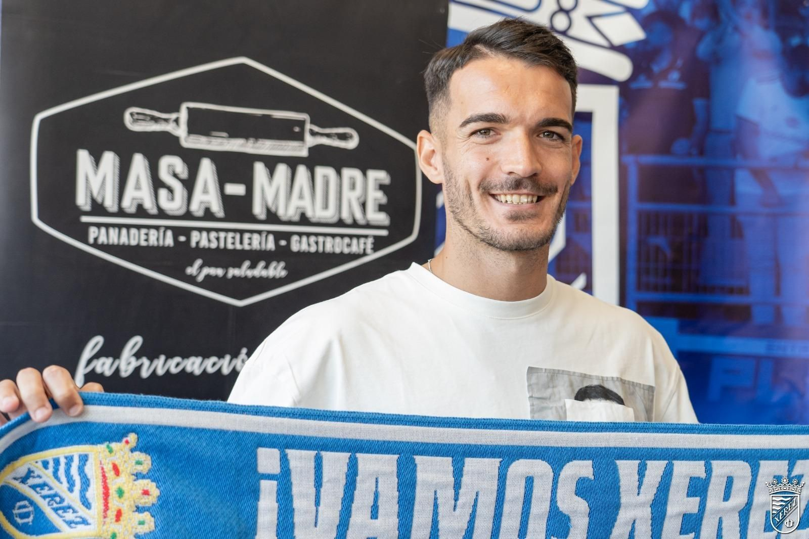 Guille Campos, tras su presentación en el Xerez CD. Guille Campos, tras su presentación en el Xerez CD.