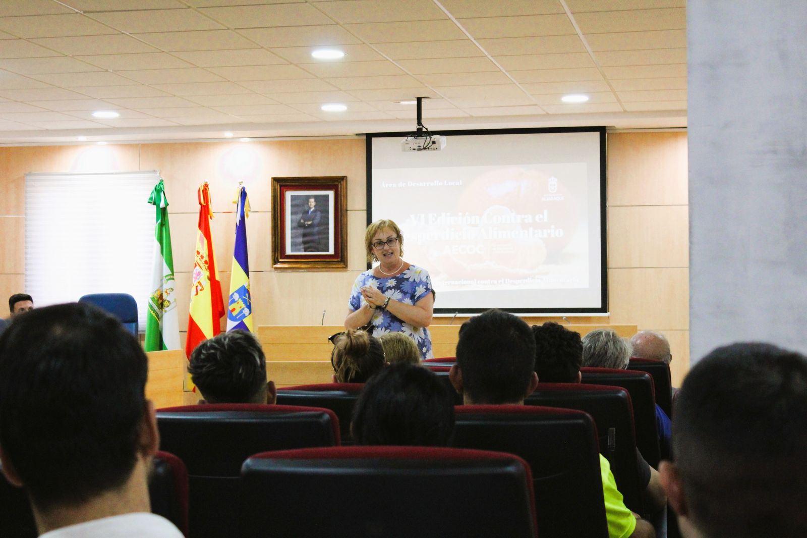 Aljaraque conciencia a sus vecinos sobre el desperdicio alimentario, este martes.