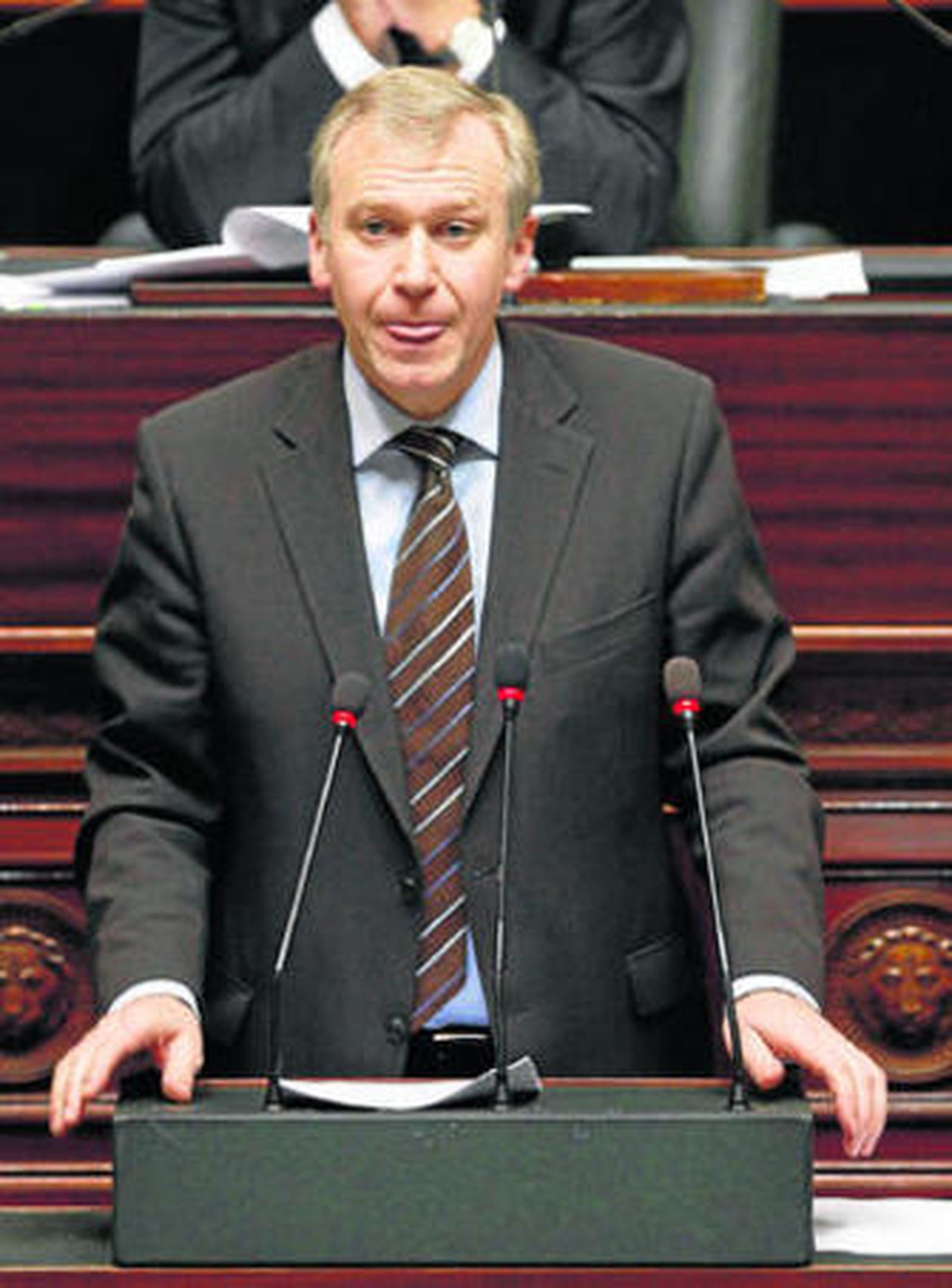 Leterme tras jurar su cargo.